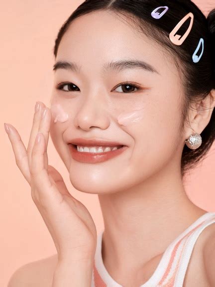 5 Langkah Mudah Bikin Wajah Bersih and Glow Up! 5 Langkah Mudah Bikin Wajah Bersih and Glow Up!