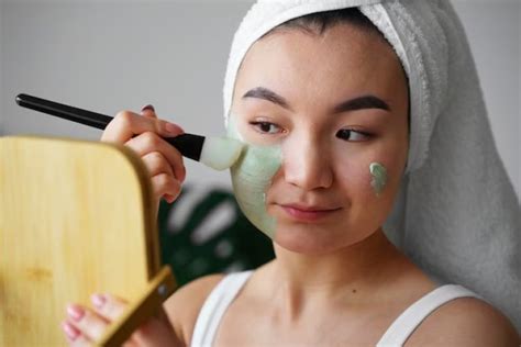 5 Rahasia Ampuh Nampolkan Komedo Hitam di Hidung (Tanpa Sebor Pakai?) 5 Rahasia Ampuh Nampolkan Komedo Hitam di Hidung (Tanpa Sebor Pakai?)