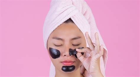 5 Rahasia Ampuh Nampolkan Komedo Hitam di Hidung (Tanpa Sebor Pakai?) 5 Rahasia Ampuh Nampolkan Komedo Hitam di Hidung (Tanpa Sebor Pakai?)