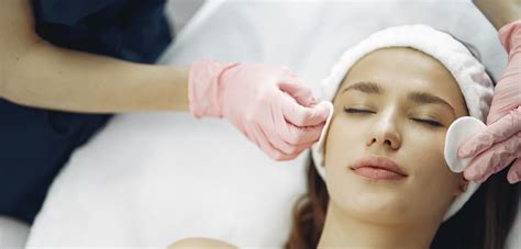 5 Rahasia Facial di NMW yang Bikin Wajah Glowing dalam Seminggu! 5 Rahasia Facial di NMW yang Bikin Wajah Glowing dalam Seminggu!