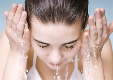 5 Tips Mudah Hilangkan Komedo Tak Pernah Kembali! 5 Tips Mudah Hilangkan Komedo Tak Pernah Kembali!