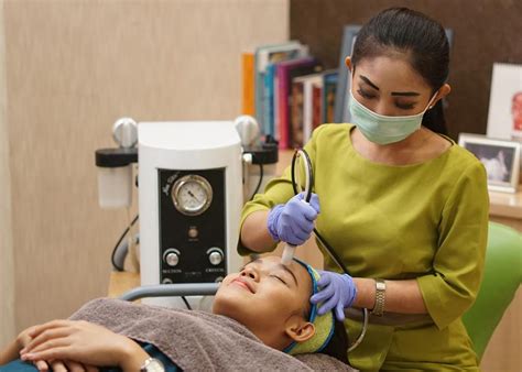 5 Treatment Wajah Bopeng Merawat Kulit Impian, Mulai Rp100.000! 😱