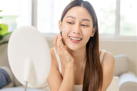 7 Cara Simple Mengatasi Kulit Berminyak dalam 10 Menit Sehari! 7 Cara Simple Mengatasi Kulit Berminyak dalam 10 Menit Sehari!