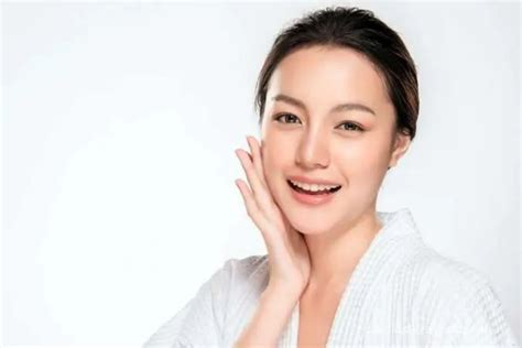 7 Jurus Rahasia Kulit Sehat Glowing Alami: Cara Perawatan Wajah Anti Ribet! 7 Jurus Rahasia Kulit Sehat Glowing Alami: Cara Perawatan Wajah Anti Ribet!
