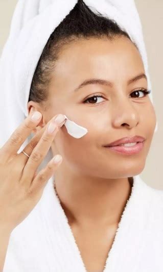 7 Kesalahan Kosmetik Perawatan Wajah yang Bikin Wajahmu Jadi Tua! 7 Kesalahan Kosmetik Perawatan Wajah yang Bikin Wajahmu Jadi Tua!