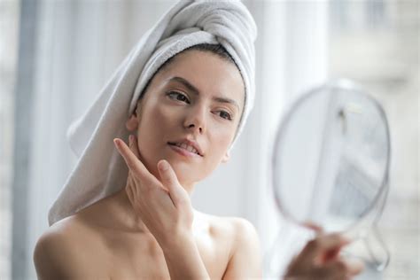7 Langkah Rahasia Perawatan Wajah Alami Sebelum Tidur untuk Kulit Glowing! 7 Langkah Rahasia Perawatan Wajah Alami Sebelum Tidur untuk Kulit Glowing!