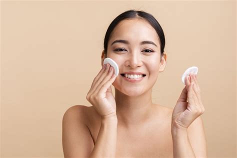 7 Langkah Wajib Perawatan Wajah Berjerawat Sebelum Tidur, Bye Jerawat Membandel! 7 Langkah Wajib Perawatan Wajah Berjerawat Sebelum Tidur, Bye Jerawat Membandel!