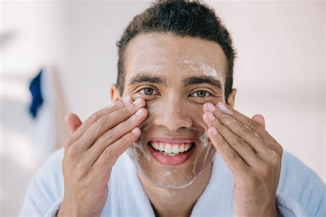7 Langkah Wajib Perawatan Wajah Pria Sebelum Tidur: Bye Wajah Kusam!