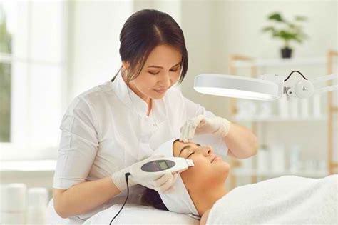 7 Perawatan Badan di Salon Ini Bikin Glowing Seketika! 7 Perawatan Badan di Salon Ini Bikin Glowing Seketika!