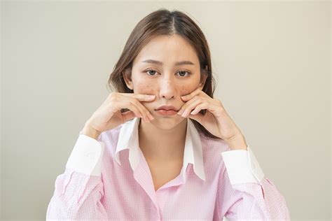 7 Rahasia Kulit Glowing Alami untuk Si Sensitif 7 Rahasia Kulit Glowing Alami untuk Si Sensitif