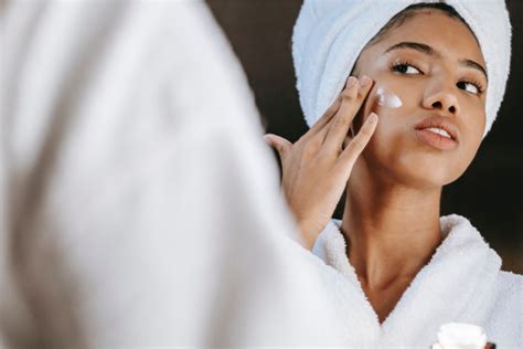 7 Rahasia Kulit Glowing Alami untuk Si Sensitif 7 Rahasia Kulit Glowing Alami untuk Si Sensitif