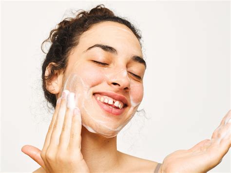 7 Rahasia Perawatan Kecantikan Ala Korea yang Bikin Wajah Glowing Seketika! 7 Rahasia Perawatan Kecantikan Ala Korea yang Bikin Wajah Glowing Seketika!