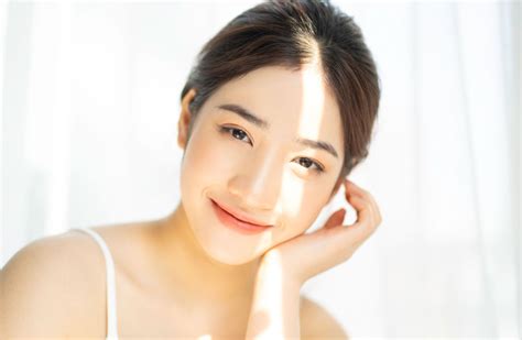 5 Cara Merawat Kulit Glowing Alami, Hasilnya Bikin Pangling! 5 Cara Merawat Kulit Glowing Alami, Hasilnya Bikin Pangling!