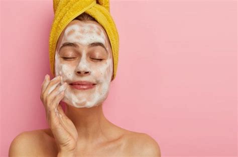 5 Cara Merawat Wajah Pria Secara Alami: Glowing Maksimal Tanpa Ribet! 5 Cara Merawat Wajah Pria Secara Alami: Glowing Maksimal Tanpa Ribet!