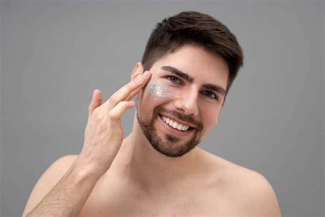 5 Cara Merawat Wajah Pria Secara Alami: Glowing Maksimal Tanpa Ribet! 5 Cara Merawat Wajah Pria Secara Alami: Glowing Maksimal Tanpa Ribet!