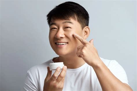 5 Cara Merawat Wajah Pria Secara Alami: Glowing Maksimal Tanpa Ribet! 5 Cara Merawat Wajah Pria Secara Alami: Glowing Maksimal Tanpa Ribet!