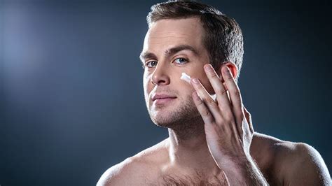 5 Cara Merawat Wajah Pria Secara Alami: Glowing Maksimal Tanpa Ribet! 5 Cara Merawat Wajah Pria Secara Alami: Glowing Maksimal Tanpa Ribet!