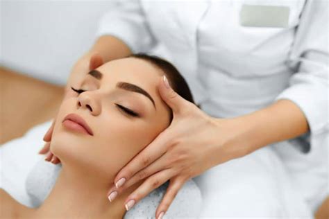 5 Ritual Kecantikan Salon di Rumah Untuk Kulit Bersinar Lebih 2x! 👑✨