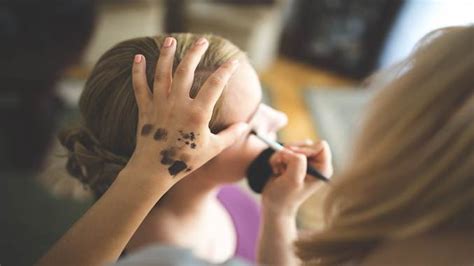 5 Ritual Kecantikan Salon di Rumah Untuk Kulit Bersinar Lebih 2x! 👑✨