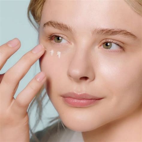5 Ritual Skincare Malam Hari Untuk Kulit Cerah Bak Bintang! 💫