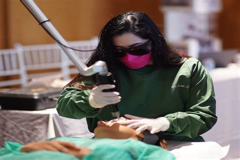 5 Tempat Facial Wajah Terbaik yang Bikin Wajah Glowing Bak Artis! 5 Tempat Facial Wajah Terbaik yang Bikin Wajah Glowing Bak Artis!