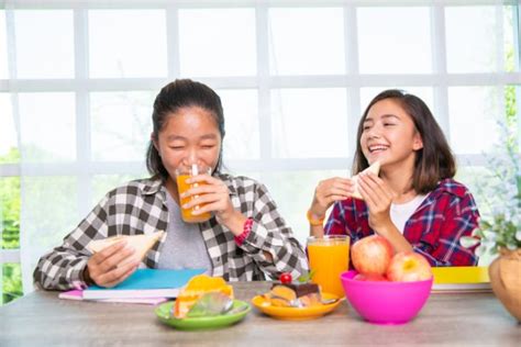 5 Tips Sederhana Atasi Jerawat, Wajah Bercahaya ala Influencer! 5 Tips Sederhana Atasi Jerawat, Wajah Bercahaya ala Influencer!