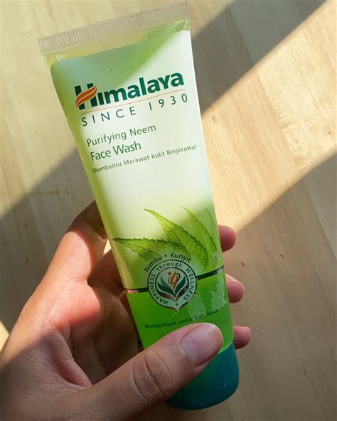 7 Alasan Moisturizer Himalaya Ampuh Basmi Jerawat (Nomor 5 Bikin Kaget!) 7 Alasan Moisturizer Himalaya Ampuh Basmi Jerawat (Nomor 5 Bikin Kaget!)