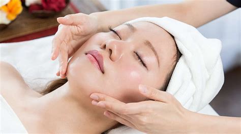 7 Biaya Perawatan Wajah di Erha Clinic yang Harus Kamu Tahu (Plus Diskon!) 7 Biaya Perawatan Wajah di Erha Clinic yang Harus Kamu Tahu (Plus Diskon!)