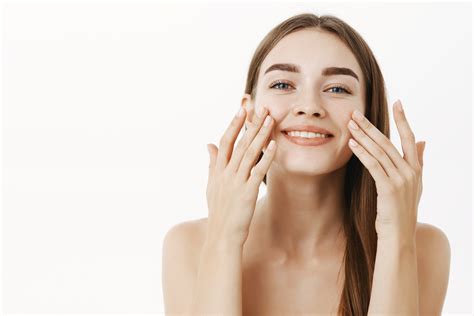7 Cara Merawat Kulit Wajah Kombinasi yang Perlu Kamu Coba untuk Mendapatkan Kulit Mulus dan Sehat! 7 Cara Merawat Kulit Wajah Kombinasi yang Perlu Kamu Coba untuk Mendapatkan Kulit Mulus dan Sehat!