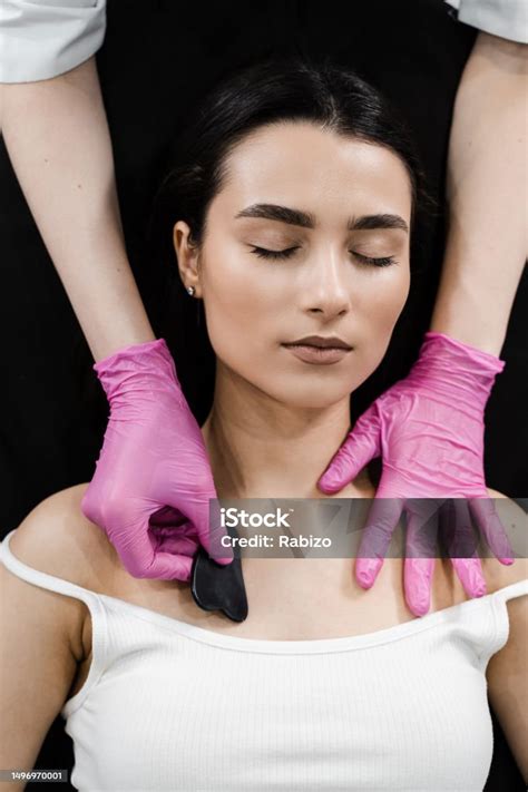7 Langkah Facial Rumahan untuk Kulit Wajah Kencang Maksimal! 7 Langkah Facial Rumahan untuk Kulit Wajah Kencang Maksimal!
