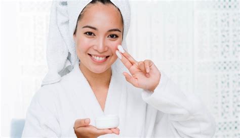 7 Rahasia Kulit Kering Jadi Lembap dan Glowing! 7 Rahasia Kulit Kering Jadi Lembap dan Glowing!