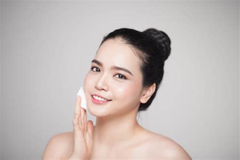 7 Rahasia Kulit Kering Jadi Lembap dan Glowing! 7 Rahasia Kulit Kering Jadi Lembap dan Glowing!