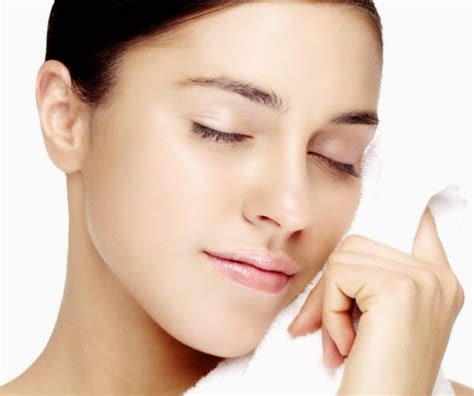 7 Rahasia Kulit Kering Jadi Lembap dan Glowing! 7 Rahasia Kulit Kering Jadi Lembap dan Glowing!