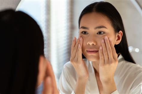 7 Rahasia Kulit Kering Jadi Lembap dan Glowing! 7 Rahasia Kulit Kering Jadi Lembap dan Glowing!