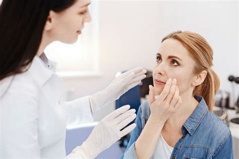 7 Rahasia Wajah Glowing Pria: Cewek-Cewek Pasti Melirik! 7 Rahasia Wajah Glowing Pria: Cewek-Cewek Pasti Melirik!