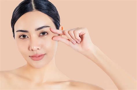 7 Rahasia Wajah Glowing Pria: Cewek-Cewek Pasti Melirik! 7 Rahasia Wajah Glowing Pria: Cewek-Cewek Pasti Melirik!