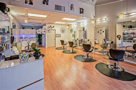7 Salon Bagus di Solo yang Wajib Kamu Coba untuk Tampil Maksimal! 7 Salon Bagus di Solo yang Wajib Kamu Coba untuk Tampil Maksimal!
