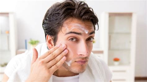7 Langkah Wajib Perawatan Wajah Pria Sebelum Tidur: Bangun dengan Wajah Keren Maksimal!