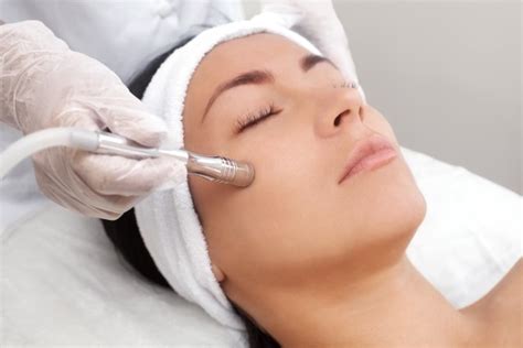 7 Rahasia Salon Kecantikan Wajah yang Bikin Glowing Permanen! 7 Rahasia Salon Kecantikan Wajah yang Bikin Glowing Permanen!